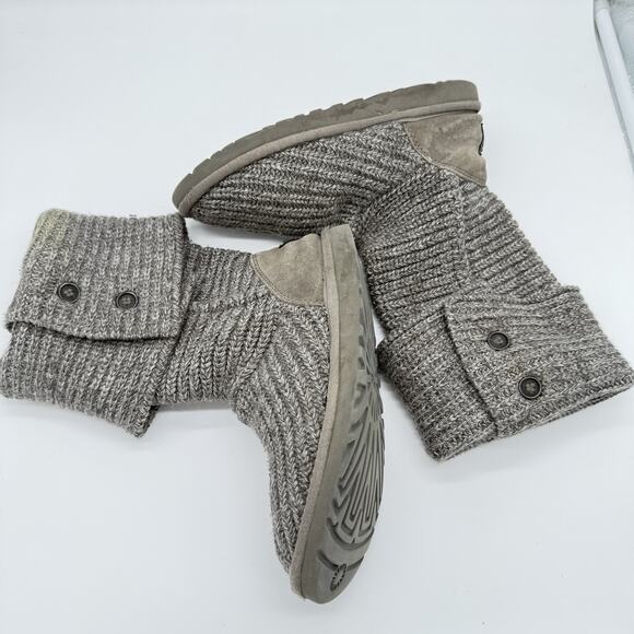 Ugg Classic Cardy Heritage Button Crochet Knit Boots Size 6 Read See Photos - Picture 1 of 9